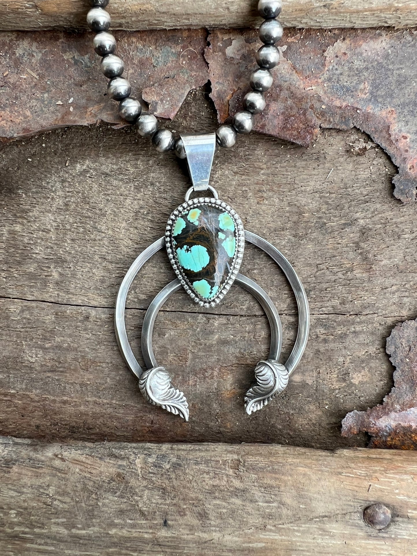La Flora Naja Pendant
